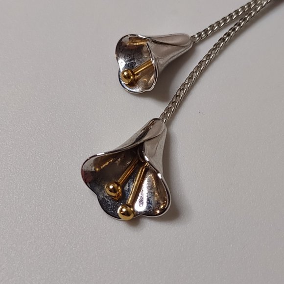 Pretty 21 Inch Calla Lily Necklace - Picture 2 of 9